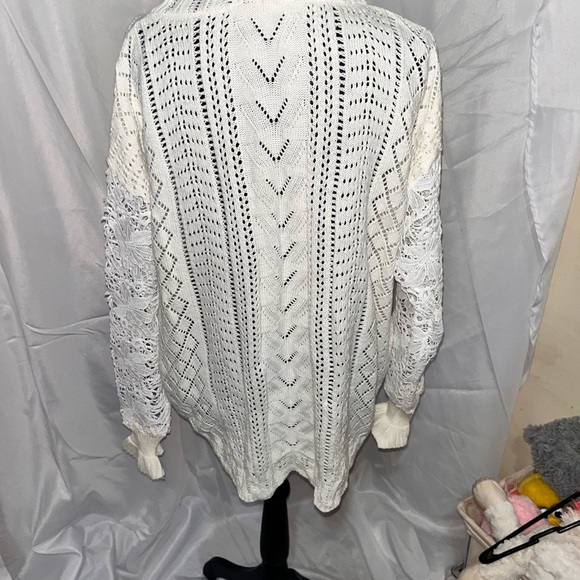 Cream Knit Turtleneck Sweater With White Crochet Sleeves - Picture 4 of 5